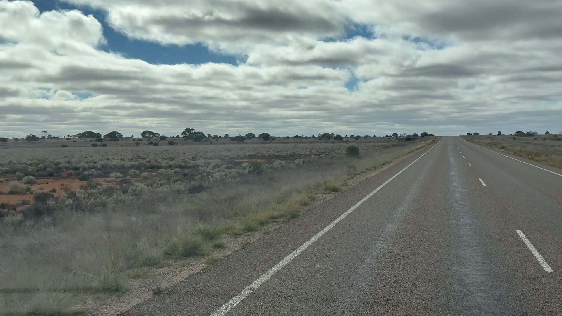 Nullarbor skyline on roadtrip from Perth to Sydney