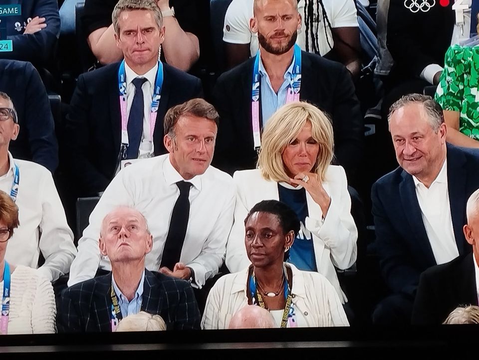 Le "village” olympique ou la nouvelle "île de la tentation"
