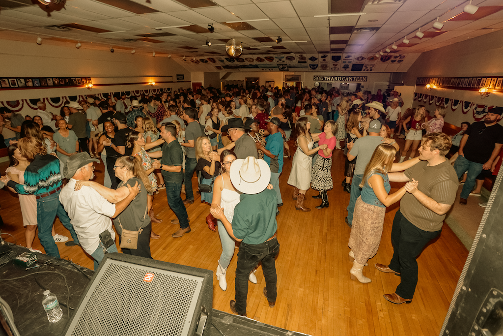 Apparently We’re All Nostalgic For ’90s Country