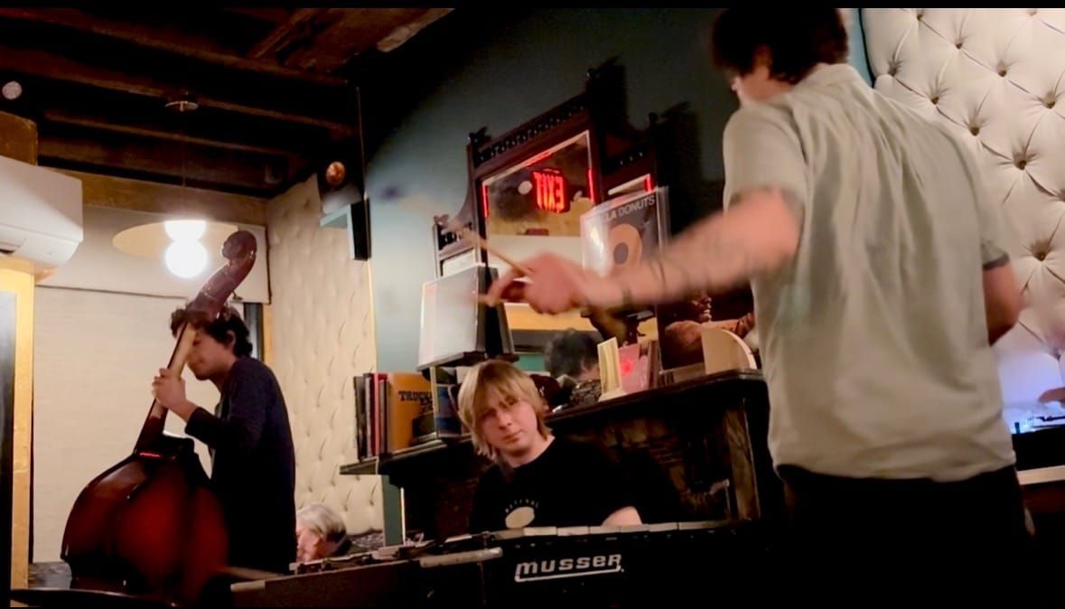 Victor Vieira-Branco Vibes Out