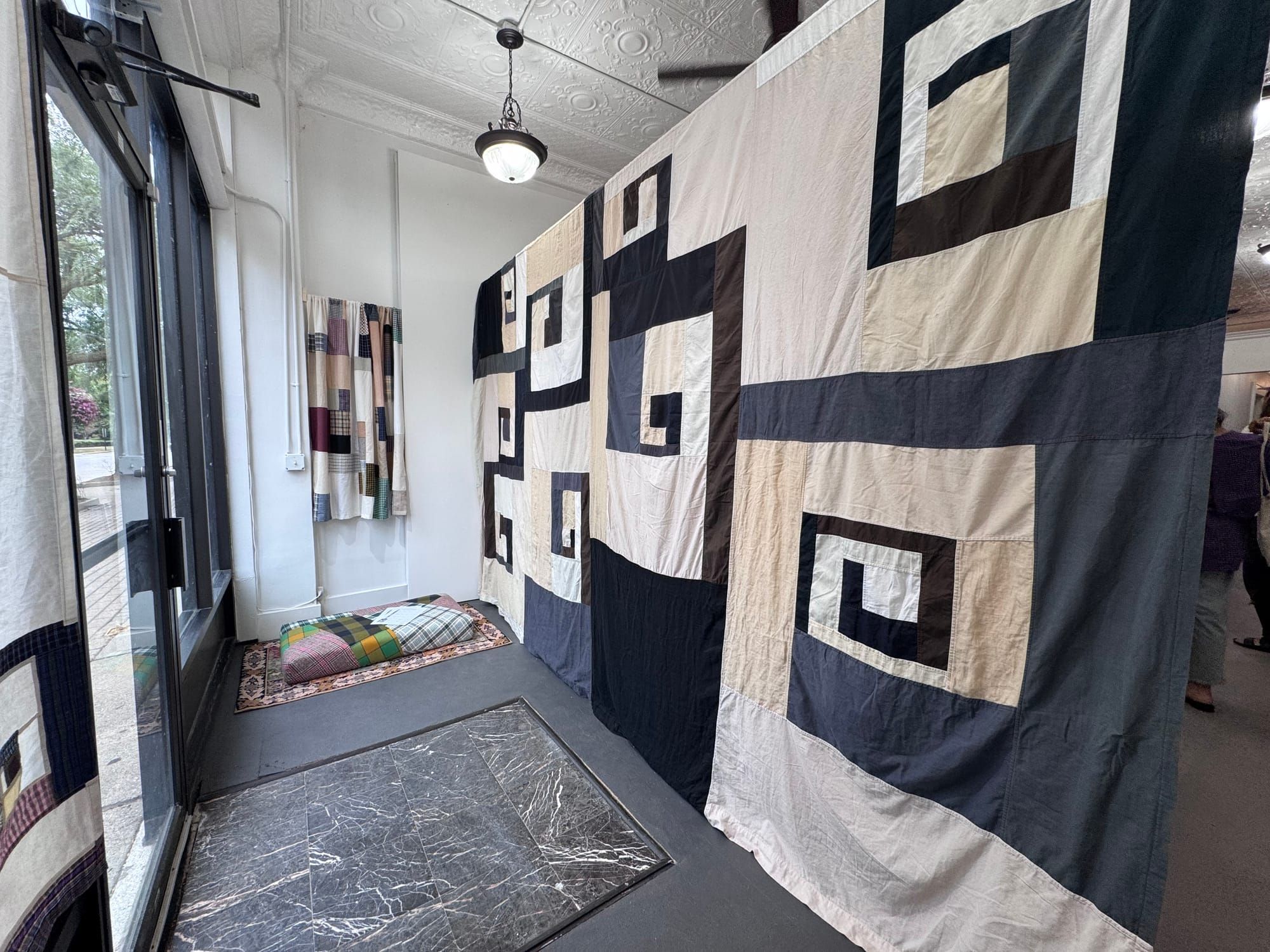 A Show That Breathes at Grüna Gallery