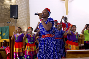 Traveling Int’l Youth Choir Takes Church By The Hand