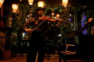 Solo Violist Brings Bach To The Coffee Shop