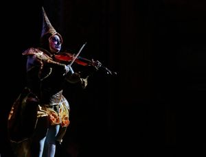 A  Descent into the Surreal: Obsidiene Obsurd’s Classical Reimagining of Drag