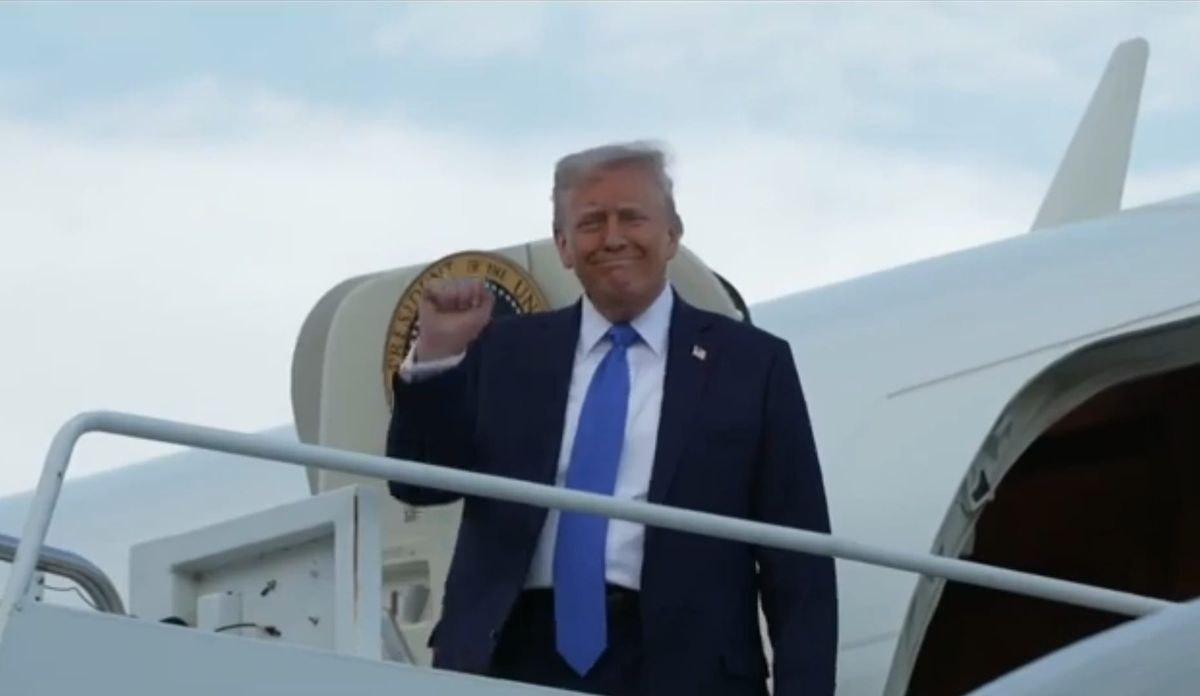President Trump Arrives in Tuscaloosa for University of Alabama Commencement Address