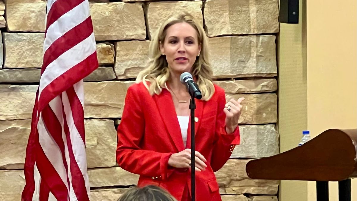 AG Candidate Katherine Robertson Addresses Mid-Alabama Republican Club