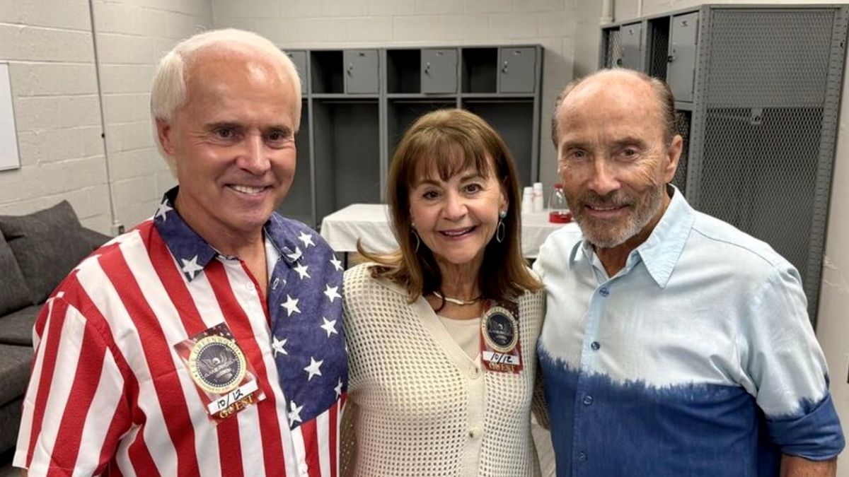 Lee Greenwood Honors Veterans at Montgomery Fair Performance