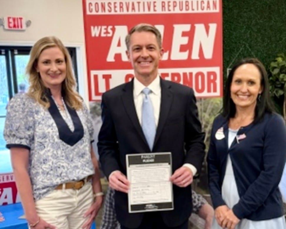 Wes Allen Signs Moms for Liberty Parents Pledge