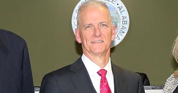 Springville Mayor Pushes for Pay Raise, Faces Backlash from City Council