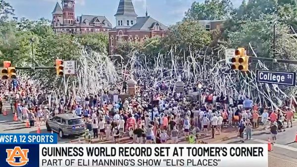 Eli Manning Sets Toilet Paper Rolling Record at Toomer’s Corner