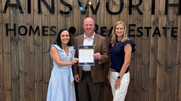 Lt. Gov. Ainsworth Signs Moms for Liberty Parent Pledge, Urges Leaders Across Alabama to Back Parental Rights