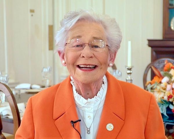 Governor Ivey Urges Alabama Small Businesses to Enter 2026 National Small Business Week Awards