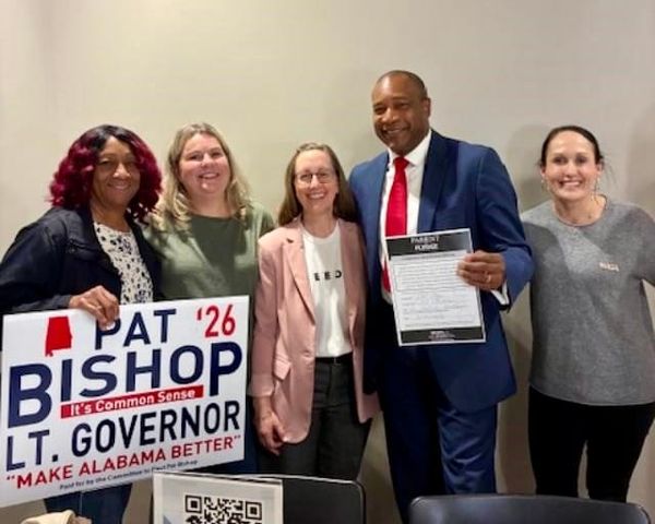 Pat Bishop Signs Moms for Liberty Parent Pledge