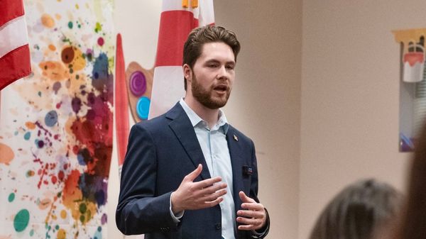 Dixon Calls on Palmer to Publicly Demand Bondi Testify