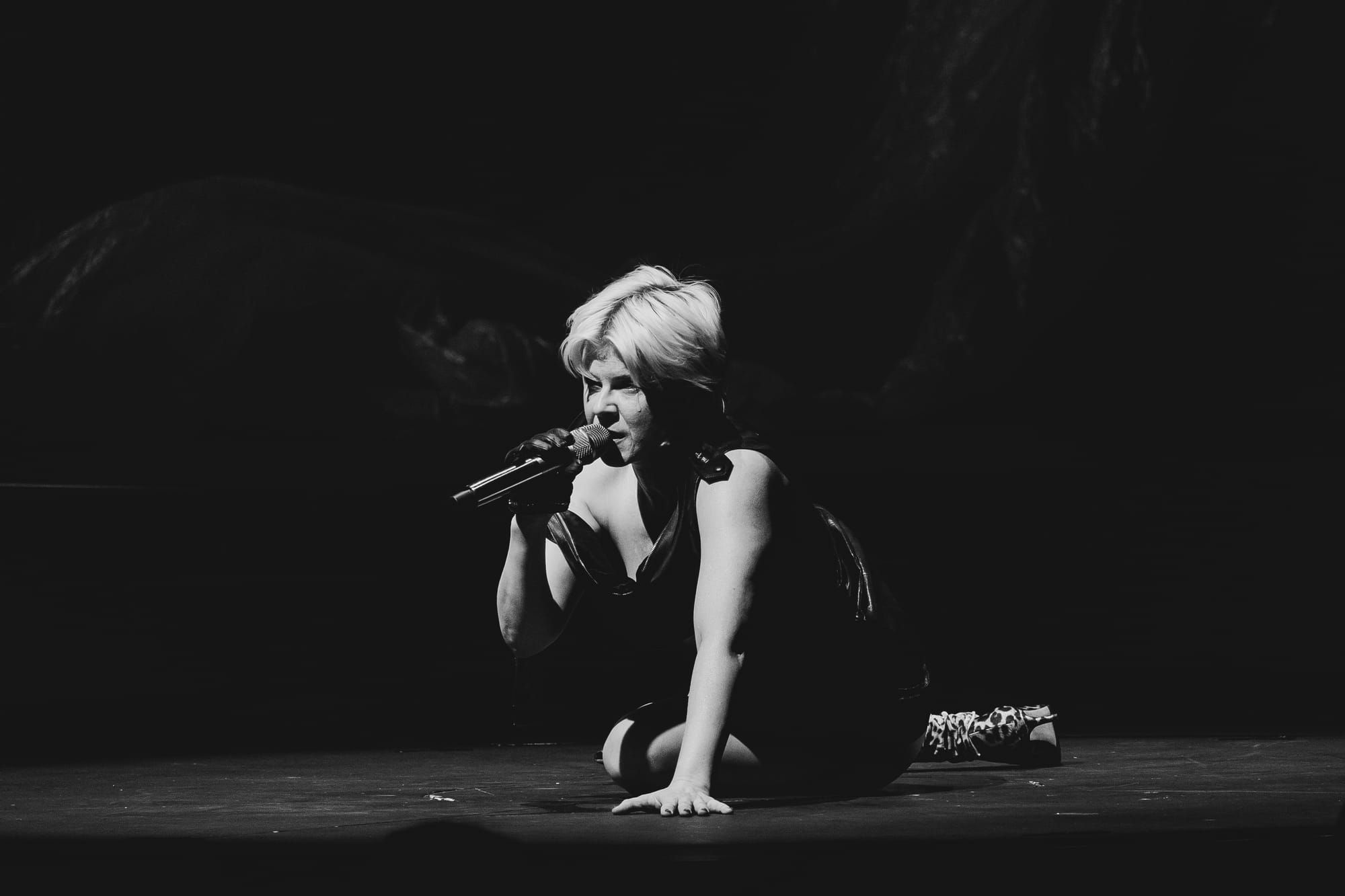 Robyn's Feeling Sexistential In Boston