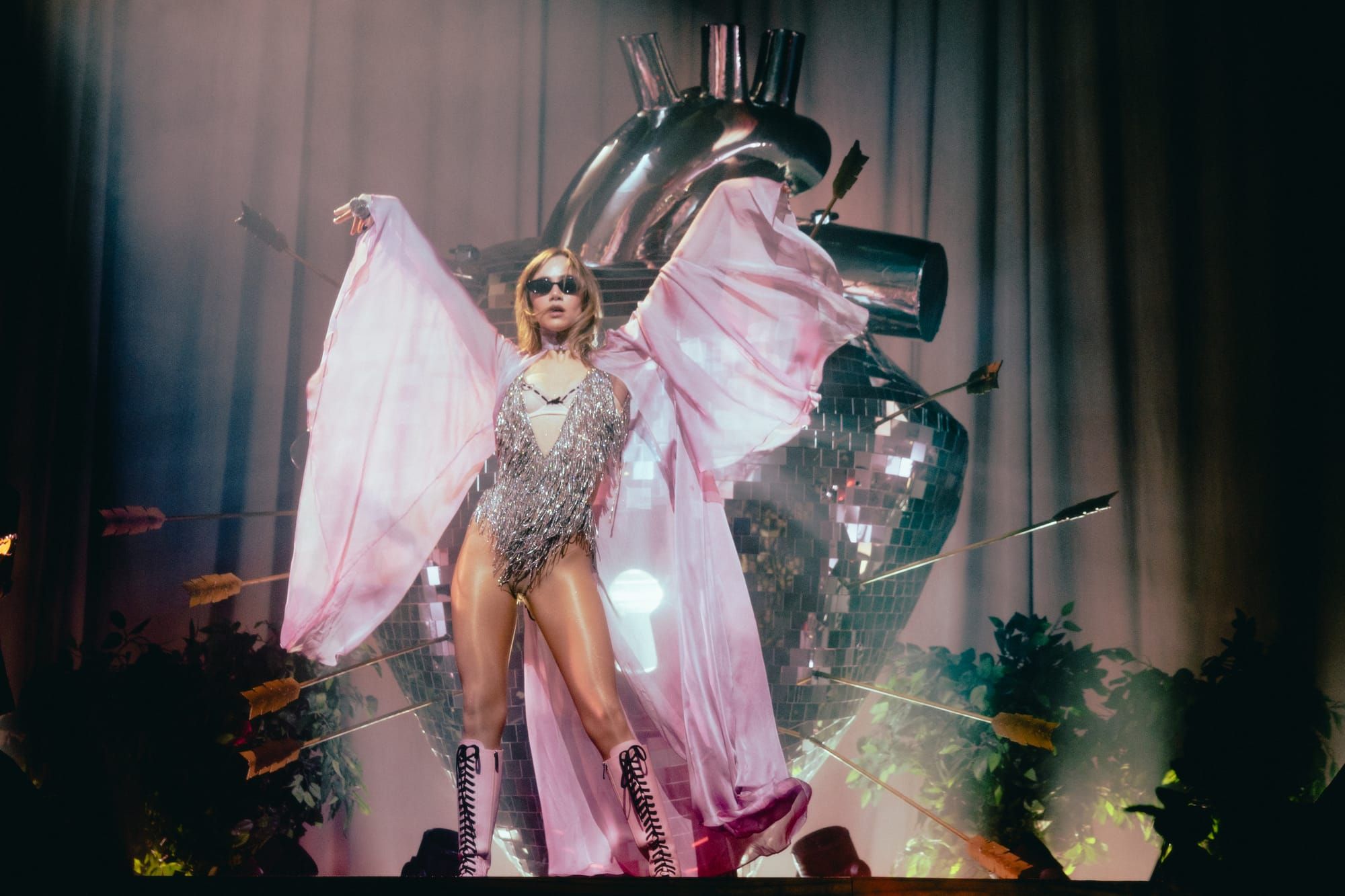 Welcome to Loveland: Suki Waterhouse Dazzles Boston