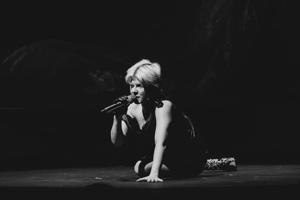 Robyn's Feeling Sexistential In Boston