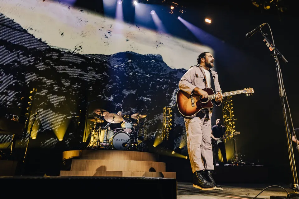 Noah Kahan's Euphoric New England Homecoming at MGM Music Hall