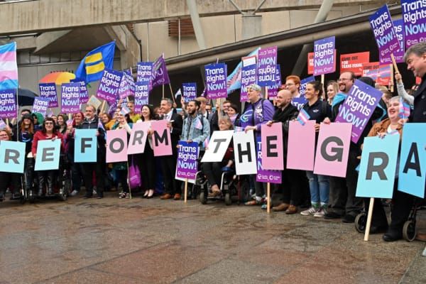 Stonewall to continue trans birth certificate campaign