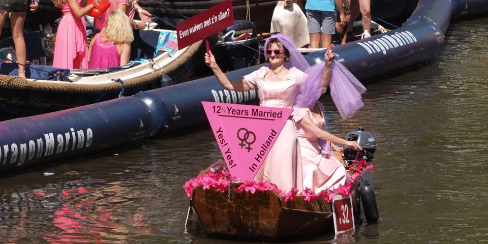 Amsterdam celebrates 25 years of same-sex marriage!