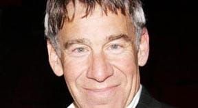 Oscar winner cancels his VISA card