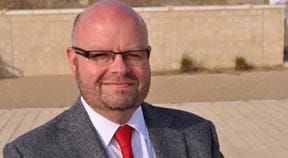 Labour leader makes last minute appeal to Greens and Tories before budget debate