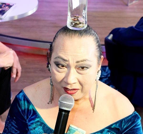 Lady Imelda sings for slain policeman