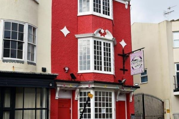 The Grosvenor’s Unwanted Christmas present auction