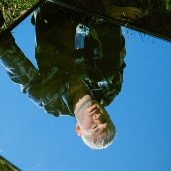 Pop prince Bentley Robles drops synth-pop breakup anthem HOPE U CRY