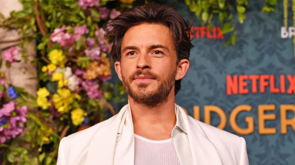 Jonathan Bailey supports LGBT+ Guide for Parents, published by Just Like Us