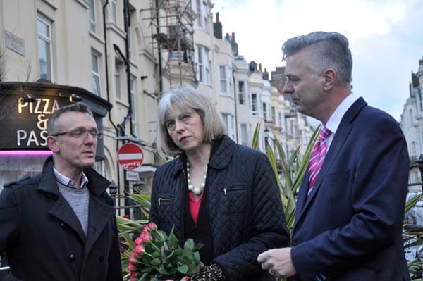 Romany Mark Bruce explains to the Home Secretary the process involved in sculpting the Aids Memorial