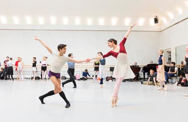THE WINTER’S TALE:     choreography - Christopher Wheeldon, music - Joby Talbot, designs - Bob Crowley, The Royal Ballet, The Royal Opera House, 2014,  Photo: Johan Persson/www.perssonphotography.com