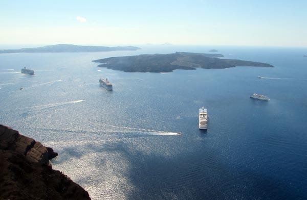 The daily cruise ship rush hour