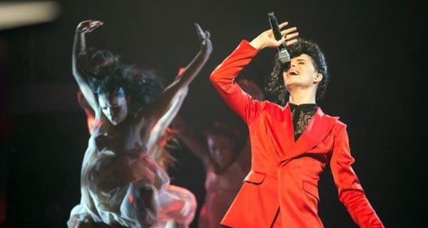 Jordan Gray performing on The Voice