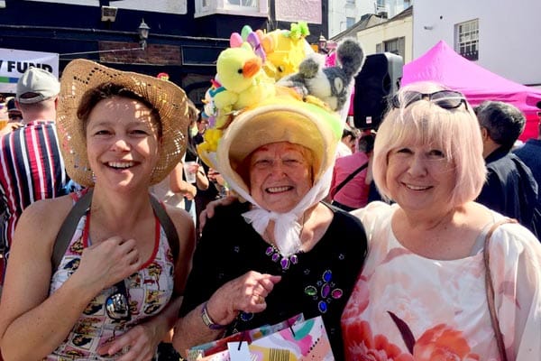 Kathy Caton (judge), Grace (Easter Bonnet Parade winner) and Carole Todd (judge)