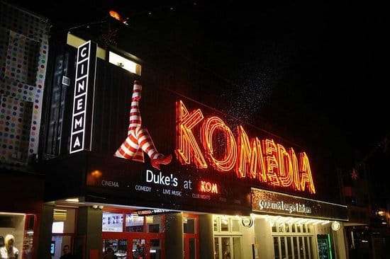 komedia