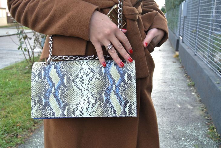 MALÁ KABELKA NA DENNÍ NOŠENÍ.