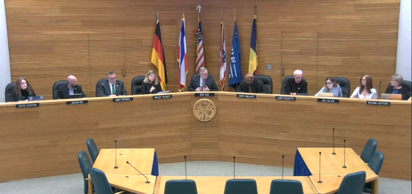 Springfield Commission Forces 4-1 Reinstatement of City Manager, Confronts Public Anxiety Over Recovery Housing and Data Centers