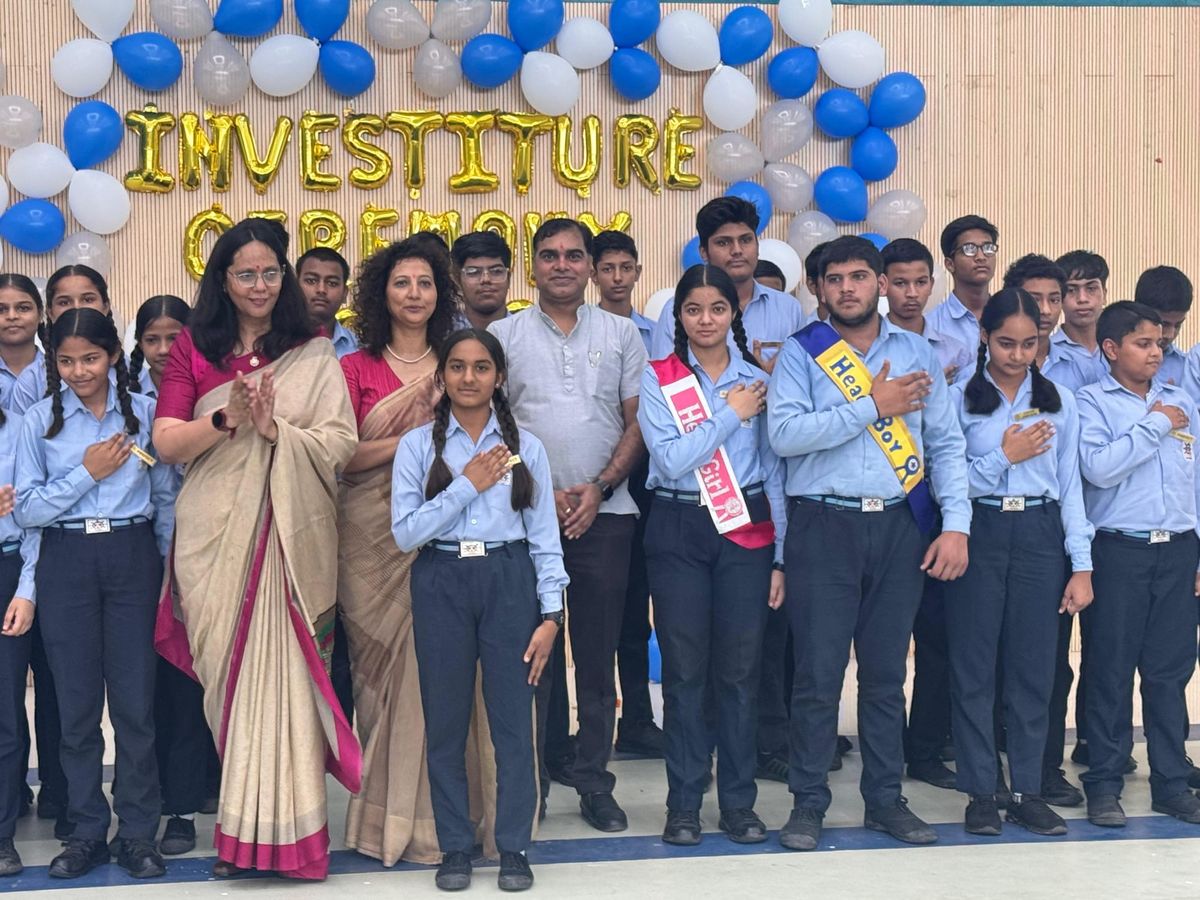 अलंकरण समारोह में स्किल स्कूल के विद्यार्थी नवीन को हेड बॉय और किया को हेड गर्ल चुना गया