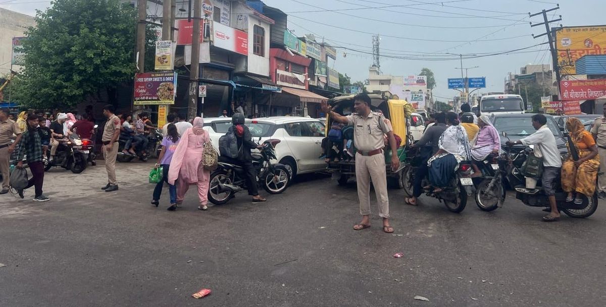 रक्षाबंधन पर्व पर पलवल पुलिस ने भारी बारिश के बीच ईमानदारी से किया ड्यूटी का निर्वहन
