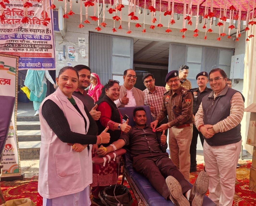 एचडीएफसी बैंक के स्थापना दिवस पर 100 रक्तदाताओं ने किया रक्तदान