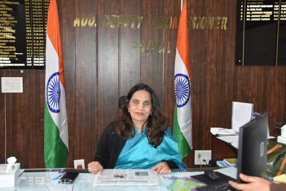 2018 बैच की आईएएस अधिकारी सुभीता ढाका ने संभाला एडीसी पलवल का कार्यभार