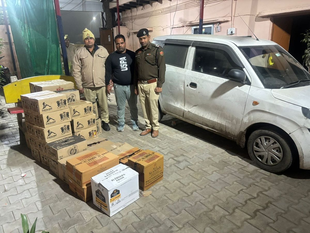 पुलिस ने लाखों रुपए की कीमत की अवैध शराब सहित तस्कर आरोपी को किया गिरफ्तार