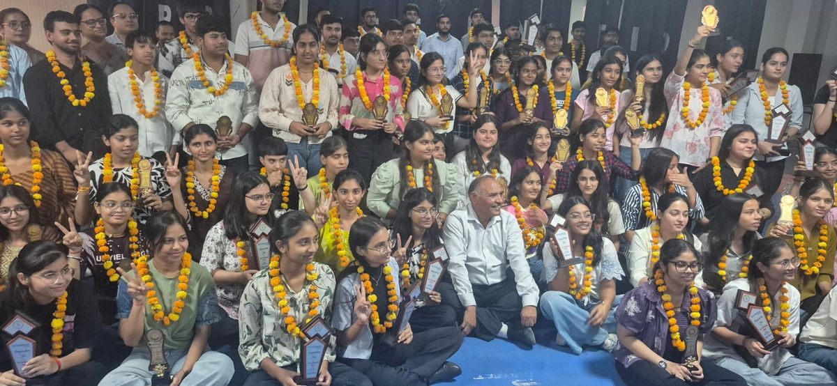 एसपीएस इंटरनेशनल पलवल ने मेधावी विद्यार्थियों को किया सम्मानित