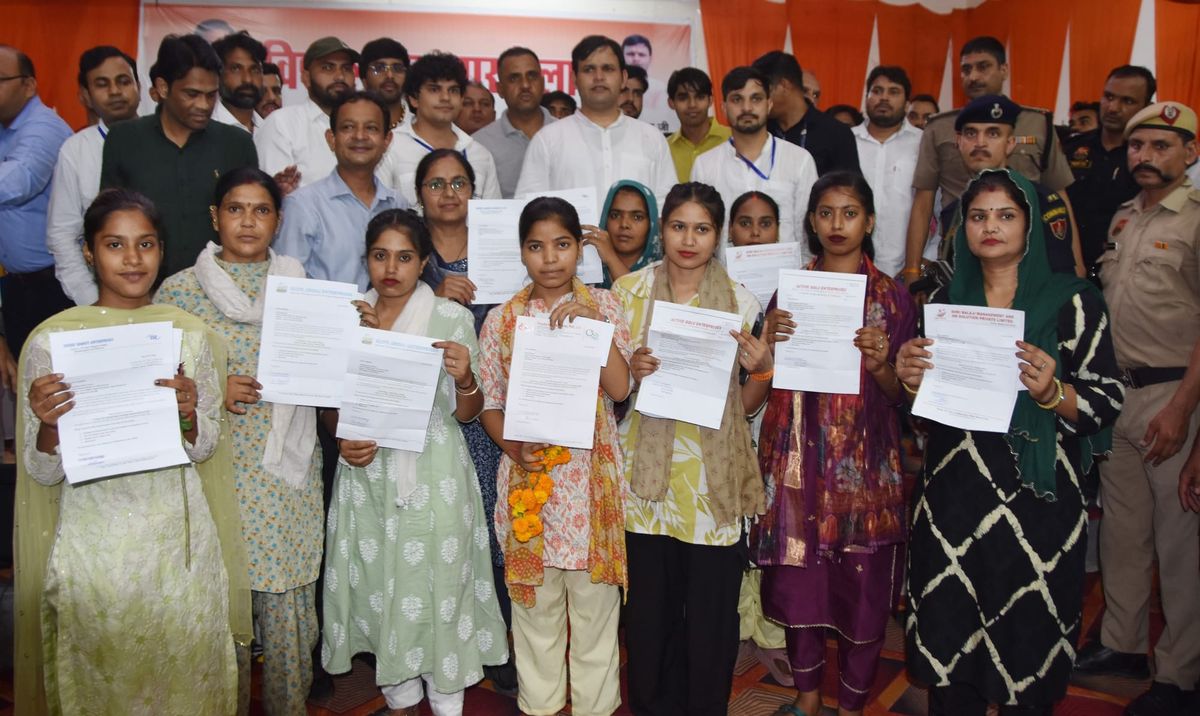 पलवल में युवा सशक्तिकरण व उद्यमिता विभाग के तत्वावधान में लगा मेगा रोजगार मेला
