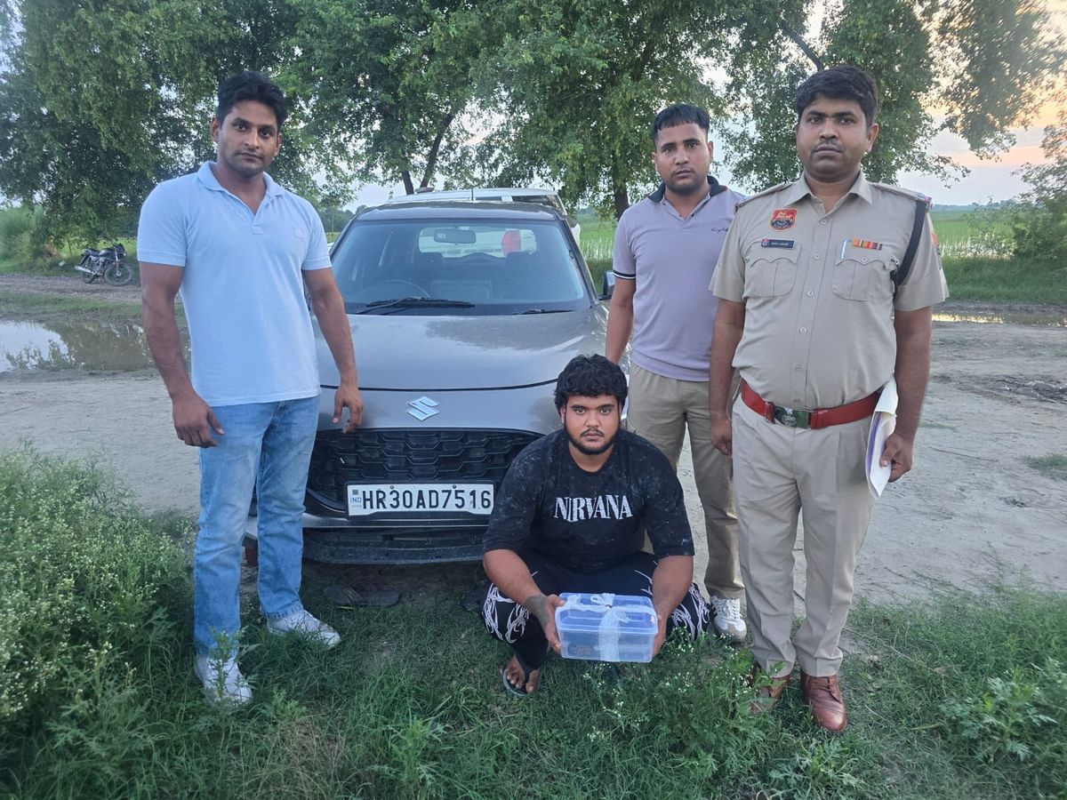 फायरिंग कर जानलेवा हमला मामले में आरोपी से अवैध देशी पिस्टल व कार बरामद