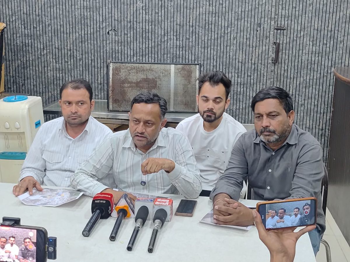 गंदगी व जलभराव की समस्याओं को लेकर कांग्रेस ने भाजपा नेताओं को लताड़ा