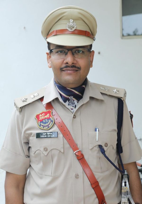 साइबर ठगी से बचना है तो बनें सतर्क और जागरूक - वरुण सिंगला,एसपी पलवल