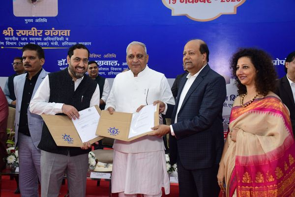 श्री विश्वकर्मा कौशल विश्वविद्यालय का सप्तम स्थापना दिवस समारोह धूमधाम से मनाया गया