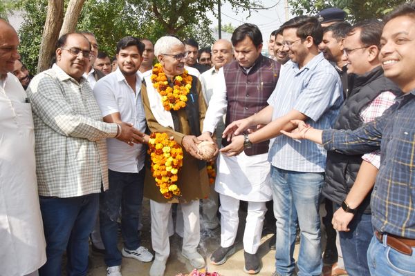 हरियाणा के खेलमंत्री गौरव गौतम ने पलवल के राधेश्याम कालोनी की सड़कों का किया शुभारंभ